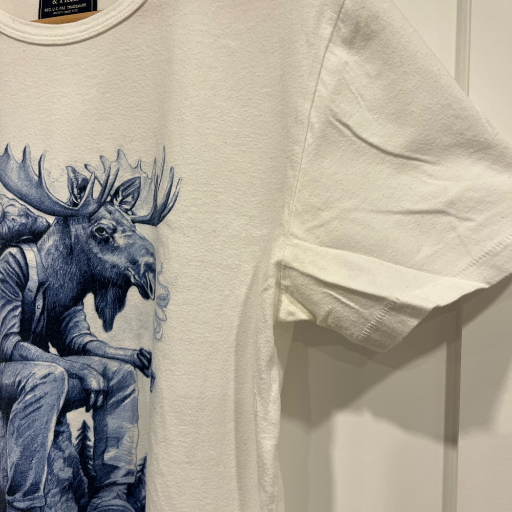 Abercrombie & Fitch White Tee with Moose Graphic - Picture 5 of 7